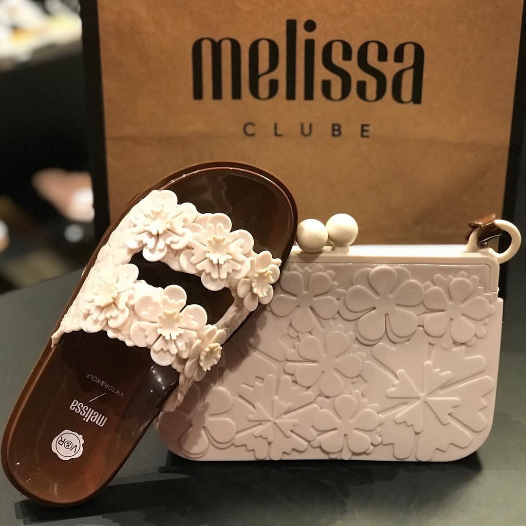 Combo Melissa Sandália Wide Blossom e Bolsa Blossom Bag + Viktor