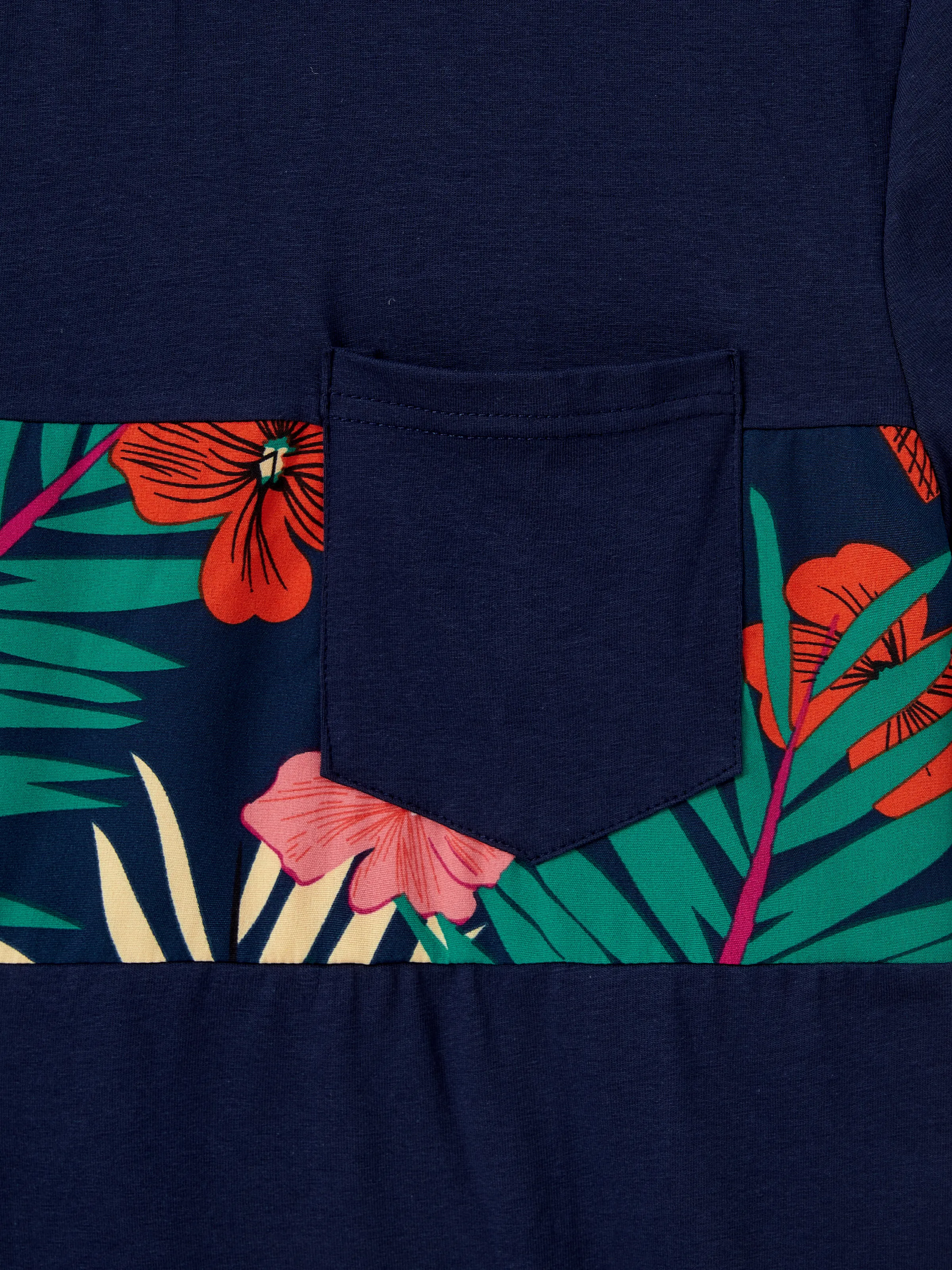 Daddy and Me Family Matching Sets Floral Panel Black tee and V-neck Strap Dress with Hidden Snap Deep Blue - Image 7
