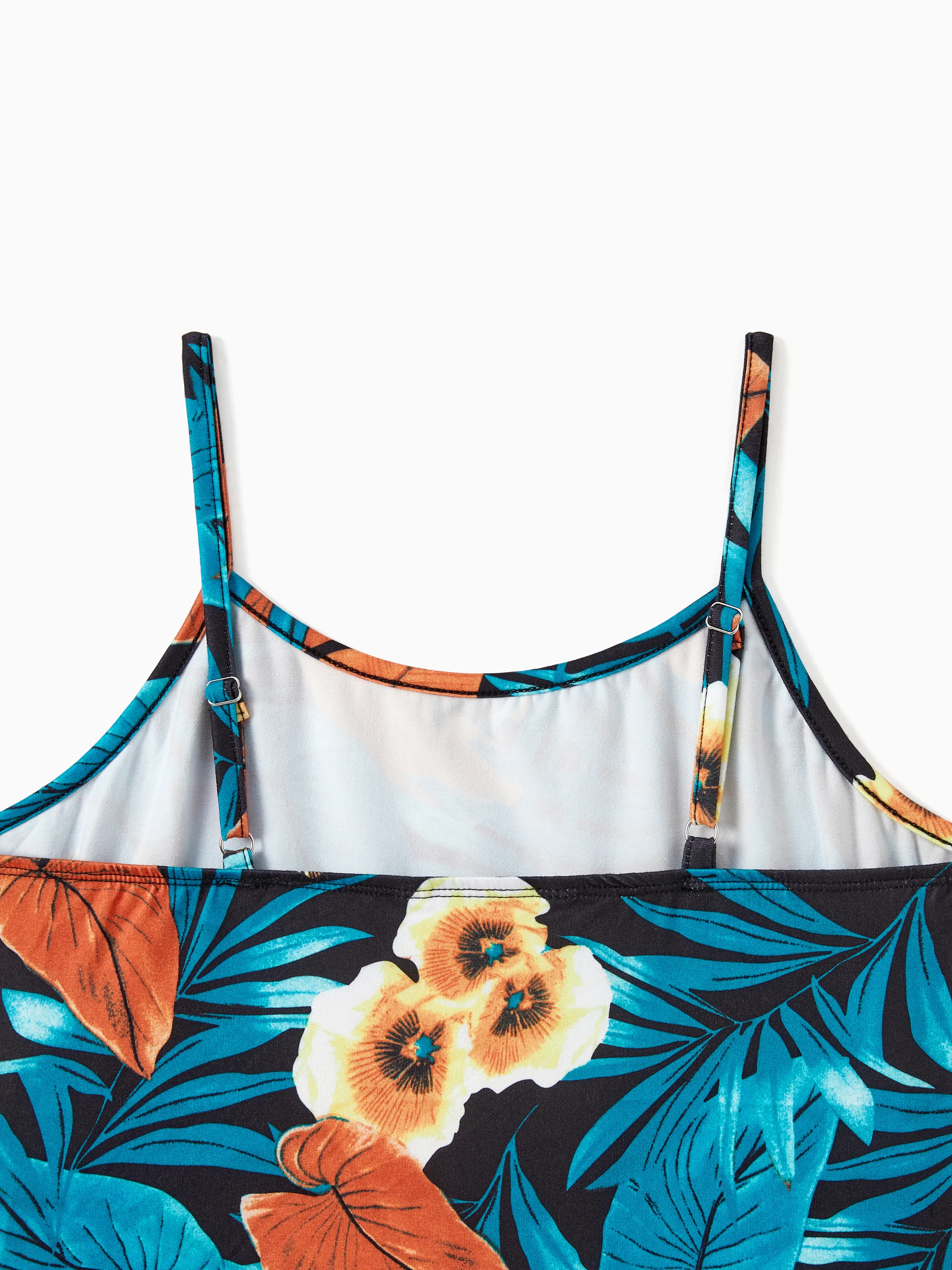 Family Matching Floral Panel T-shirt and Floral Ruched Drawstring Side Strap Dress Sets Black - Image 6