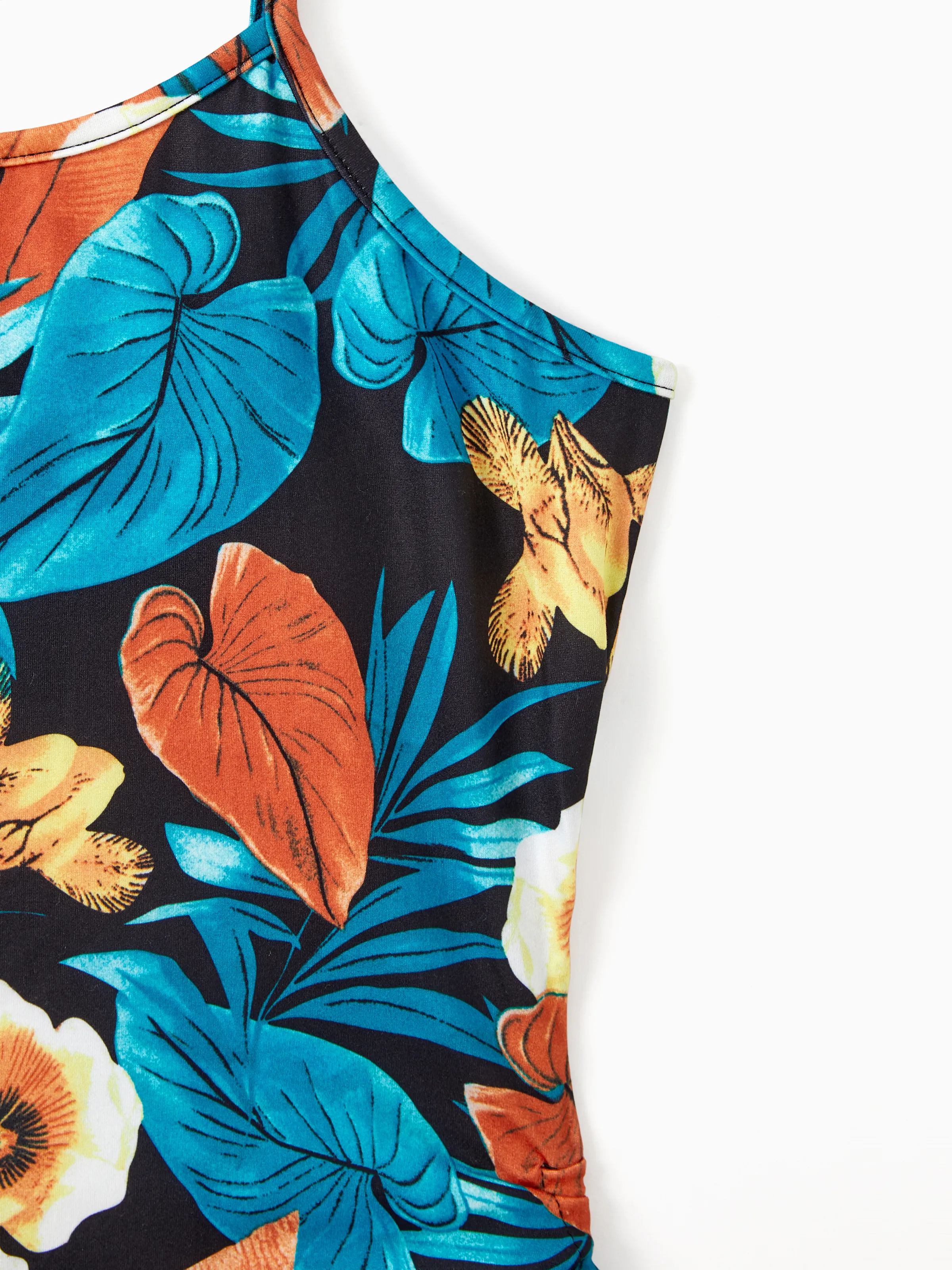 Family Matching Floral Panel T-shirt and Floral Ruched Drawstring Side Strap Dress Sets Black - Image 7