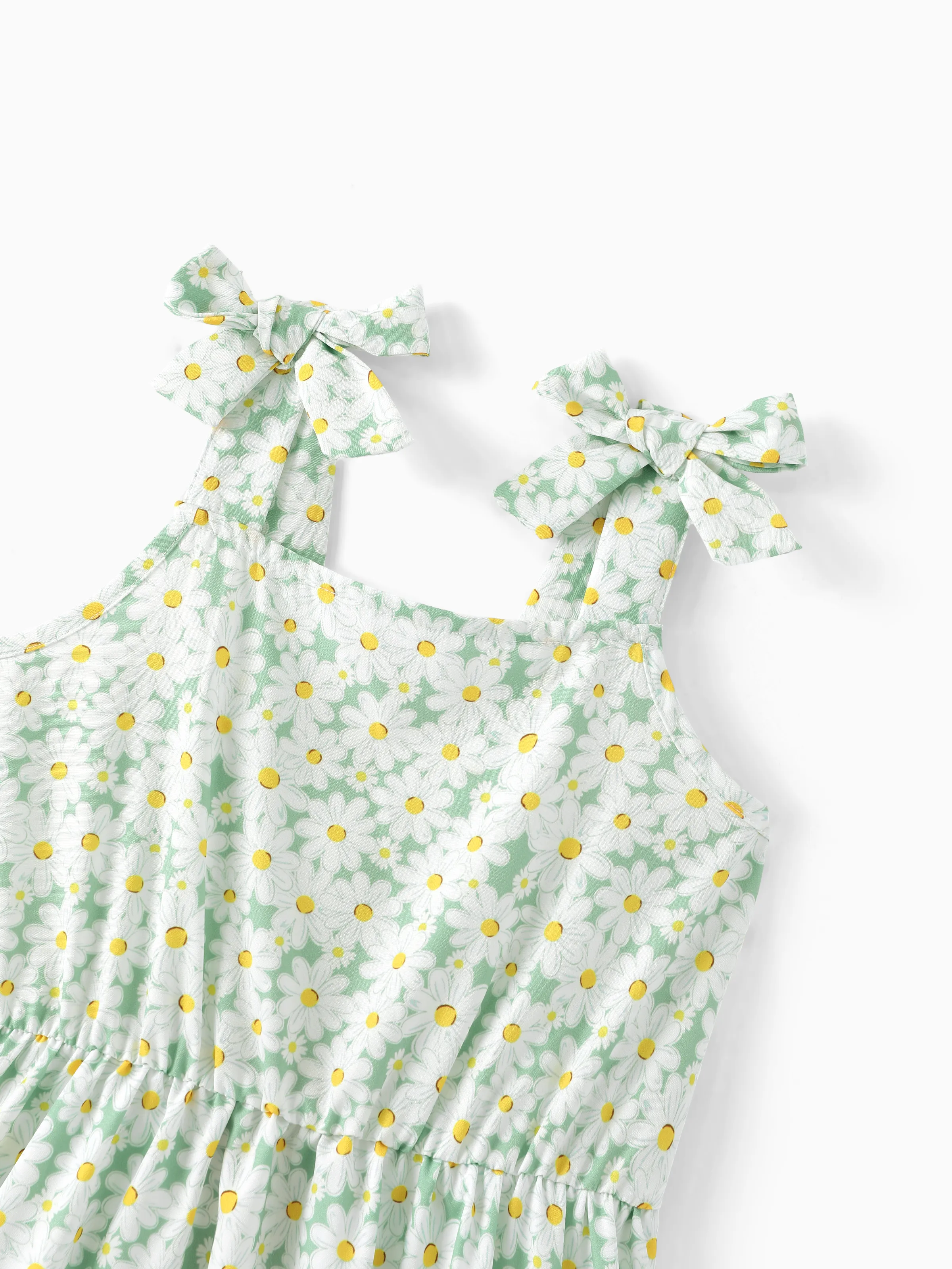 Mommy and Me Floral Dress with Flutter Sleeves Light Green Daisy Print Pale Green - Image 9